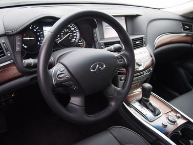 Infiniti Q70 I, Седан — место водителя