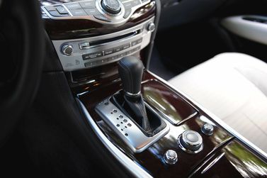 Infiniti Q70 I Рестайлинг, Седан — центральная консоль