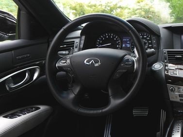 Infiniti Q70 I Рестайлинг, Седан — рулевое колесо