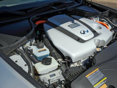 Infiniti Q70 I, Седан — моторный отсек