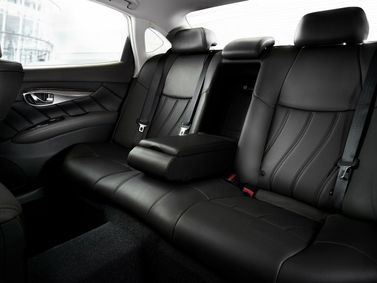 Infiniti Q70 I Рестайлинг, Седан Long — задние сиденья