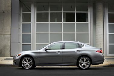 Infiniti Q70 I Рестайлинг, Седан — вид слева