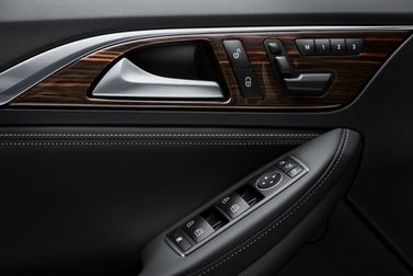 Infiniti QX30، دفع رباعي 5 أبواب — تفصيل داخلي