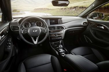 Infiniti QX30، دفع رباعي 5 أبواب — لوحة القيادة