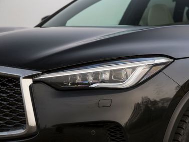 Infiniti QX50 ثانياً، دفع رباعي 5 أبواب — المصباح الأمامي