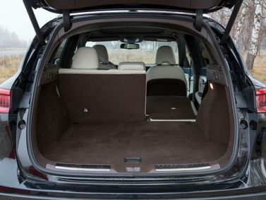 Infiniti QX50 ثانياً، دفع رباعي 5 أبواب — حجرة الأمتعة