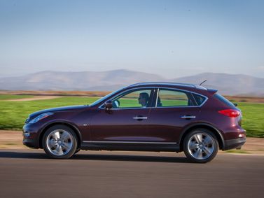 Infiniti QX50 I، دفع رباعي 5 أبواب — منظر من الجانب الأيسر