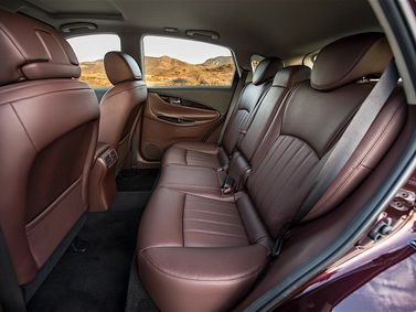 Infiniti QX50 I، دفع رباعي 5 أبواب — المقاعد الخلفية