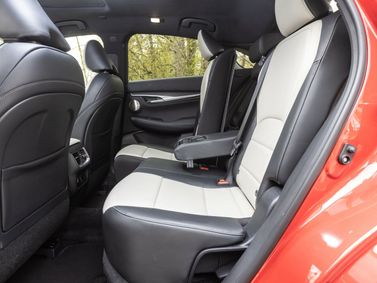 Infiniti QX55، دفع رباعي 5 أبواب — المقاعد الخلفية