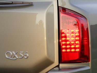 Infiniti QX56 I، دفع رباعي 5 أبواب — المصباح الخلفي