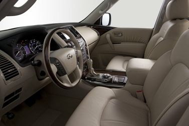 Infiniti QX56 ثانياً، دفع رباعي 5 أبواب — منطقة السائق