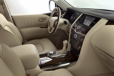 Infiniti QX56 ثانياً، دفع رباعي 5 أبواب — منطقة السائق