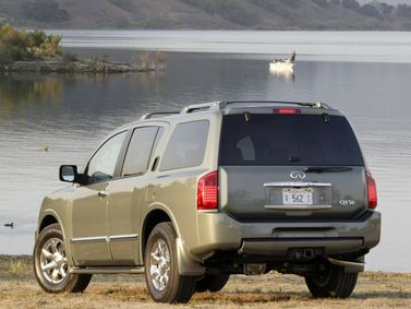 Infiniti QX56 I، دفع رباعي 5 أبواب — منظر خلفي أيسر