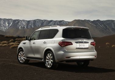 Infiniti QX56 ثانياً، دفع رباعي 5 أبواب — منظر خلفي أيسر