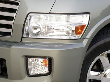 Infiniti QX56 I، دفع رباعي 5 أبواب — المصباح الأمامي