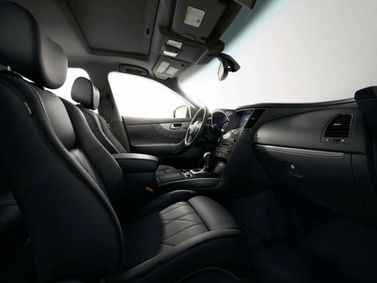 Infiniti QX70، دفع رباعي 5 أبواب — منظر عام للمقصورة