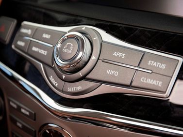 Infiniti QX80 I (Z62) Рестайлинг 2, Внедорожник 5 дв. — центральная консоль