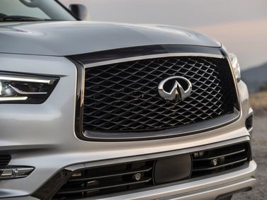 Infiniti QX80 I (Z62) Рестайлинг 3, Внедорожник 5 дв. — решётка радиатора
