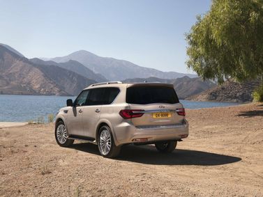 Infiniti QX80 I (Z62) Рестайлинг 2, Внедорожник 5 дв. — вид сзади справа
