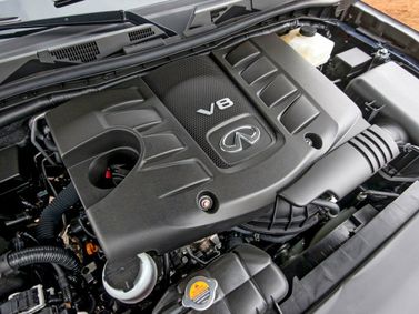 Infiniti QX80 I (Z62), Внедорожник 5 дв. — моторный отсек