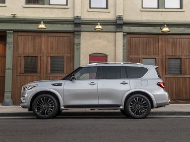 Infiniti QX80 I (Z62) Рестайлинг 3, Внедорожник 5 дв. — вид справа