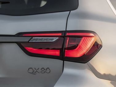 Infiniti QX80 I (Z62) Рестайлинг 3, Внедорожник 5 дв. — задний фонарь