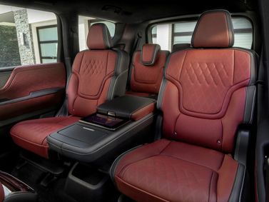 Infiniti QX80 II (Z63), Внедорожник 5 дв. — задние сиденья