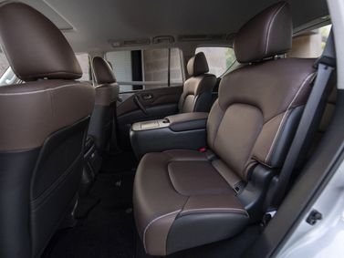 Infiniti QX80 I (Z62) Рестайлинг 3, Внедорожник 5 дв. — задние сиденья