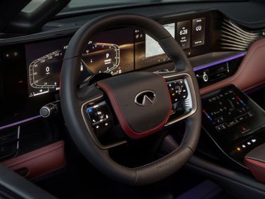 Infiniti QX80 II (Z63), Внедорожник 5 дв. — место водителя