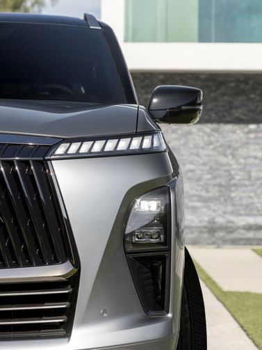 Infiniti QX80 II (Z63), Внедорожник 5 дв. — вид спереди