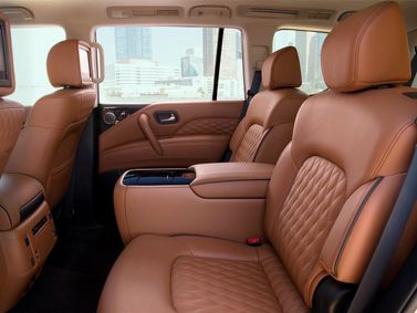 Infiniti QX80 I (Z62) Рестайлинг 2, Внедорожник 5 дв. — задние сиденья