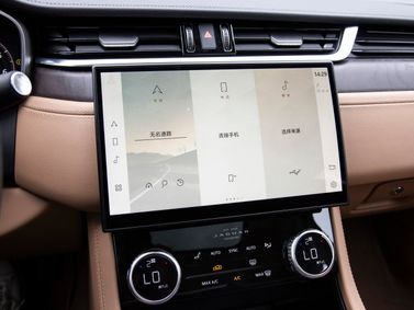 Jaguar XF II Рестайлинг, Седан L — экран мультимедийной системы