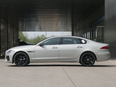Jaguar XF II Рестайлинг, Седан L — вид слева