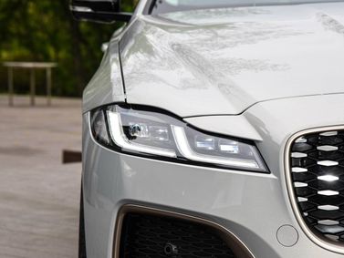 Jaguar XF II Рестайлинг, Седан L — передняя фара