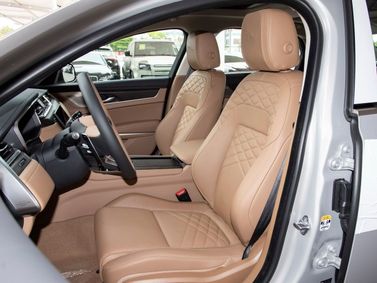 Jaguar XF II Рестайлинг, Седан L — передние сиденья
