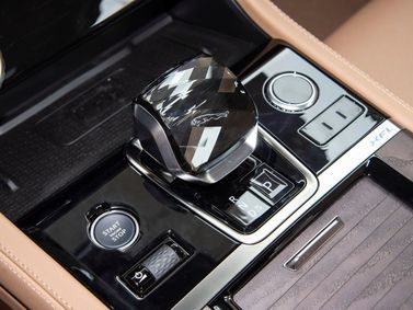 Jaguar XF II Рестайлинг, Седан L — селектор коробки передач