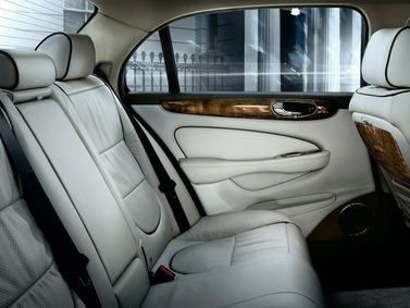Jaguar XJ III (X350/X358), Седан — задние сиденья