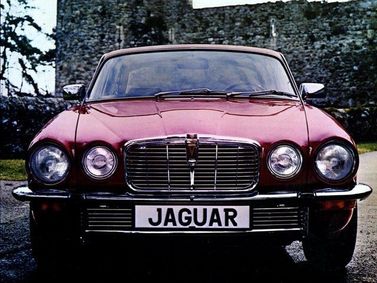Jaguar XJ I (Series 2), Седан — вид спереди