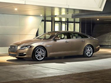 Jaguar XJ IV (X351) Рестайлинг, Седан SWB — вид спереди справа