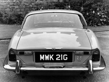 Jaguar XJ I (Series 1), Седан — вид сзади