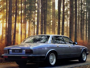 Jaguar XJ II (XJ40), Седан — вид сзади справа