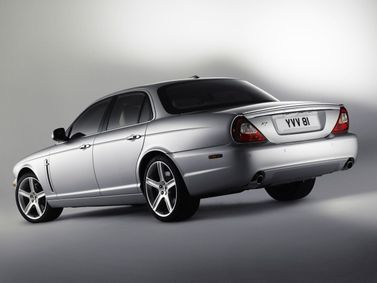 Jaguar XJ III (X350/X358), Седан — вид сзади в три четверти