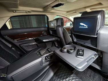 Jaguar XJ IV (X351) Рестайлинг, Седан LWB — задние сиденья