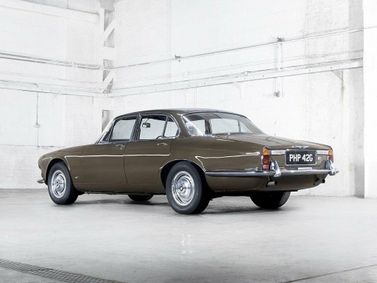 Jaguar XJ I (Series 1), Седан — вид сзади справа
