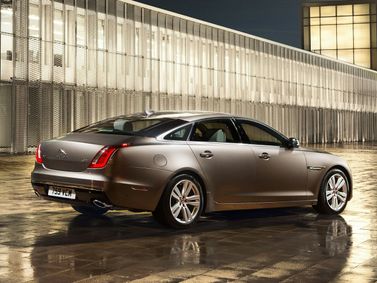 Jaguar XJ IV (X351) Рестайлинг, Седан SWB — вид сзади справа