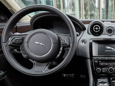 Jaguar XJ IV (X351) Рестайлинг, Седан LWB — место водителя