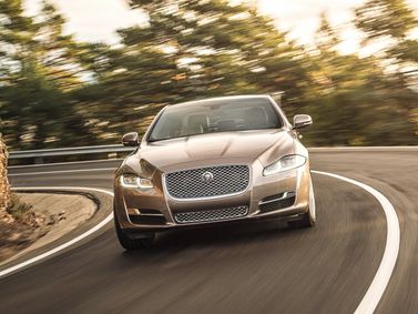 Jaguar XJ IV (X351) Рестайлинг, Седан SWB — вид спереди