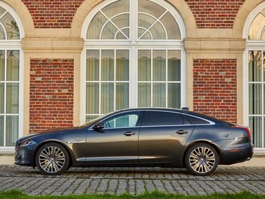 Jaguar XJ IV (X351) Рестайлинг, Седан LWB — вид слева