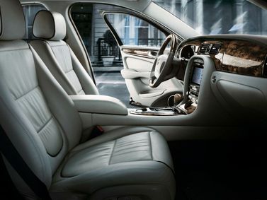 Jaguar XJ III (X350/X358), Седан — место водителя
