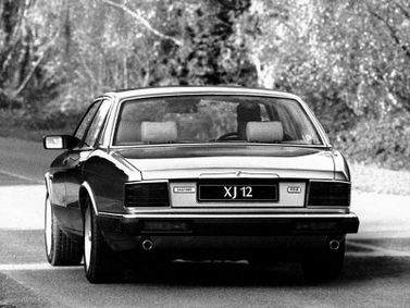 Jaguar XJ II (XJ40), Седан — вид сзади слева